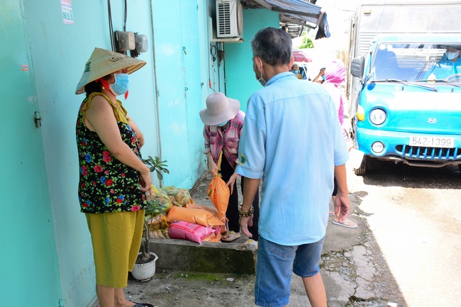Chùa Hoằng Pháp: Tiếp tục hỗ trợ người dân khó khăn trong đại dịch Covid (đợt 8)